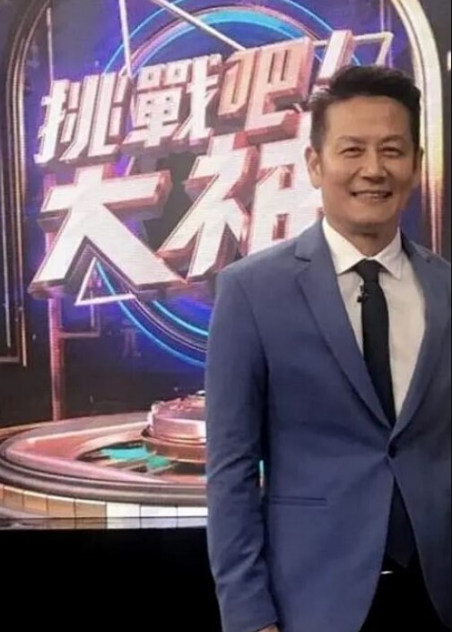 长相甜美身材细嫩 坐在身上舌吻摸奶调情 各种姿势爆草抽插呻吟 叫声淫荡诱惑！ - 卧槽色